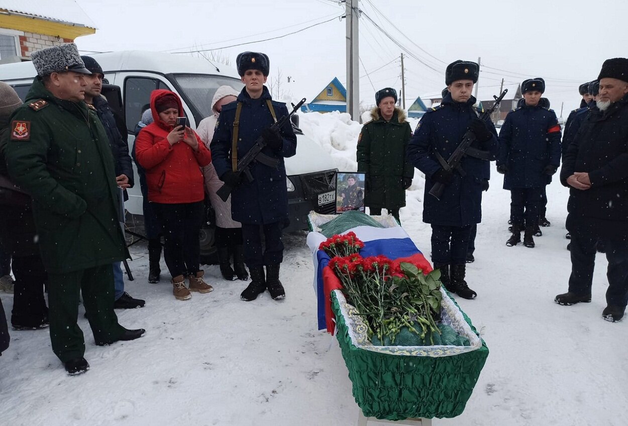 6 января 2024 г. Динаф Касимов военнослужащий. Похороны военнослужащего. В Перми простились с погибшими. Похороны солдат погибших в Украине.